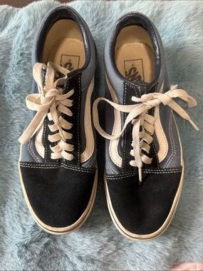 Vans Low Top Sneakers in Black, Blue & White